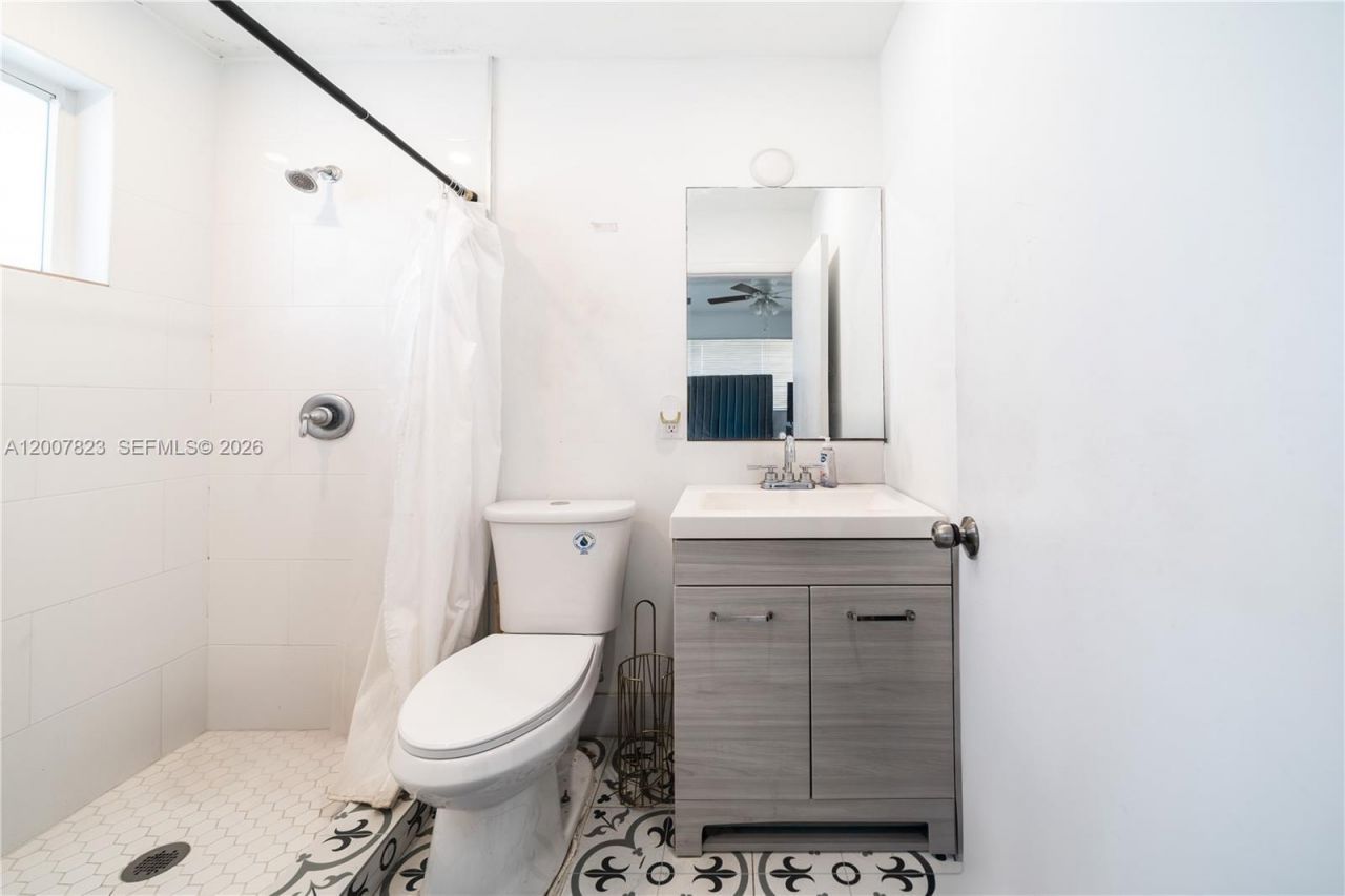 2406 NW 67th St, Miami, FL 33147 Photo