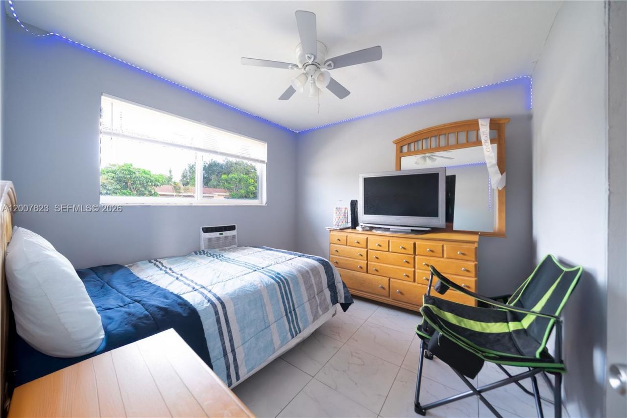 2406 NW 67th St, Miami, FL 33147 Photo