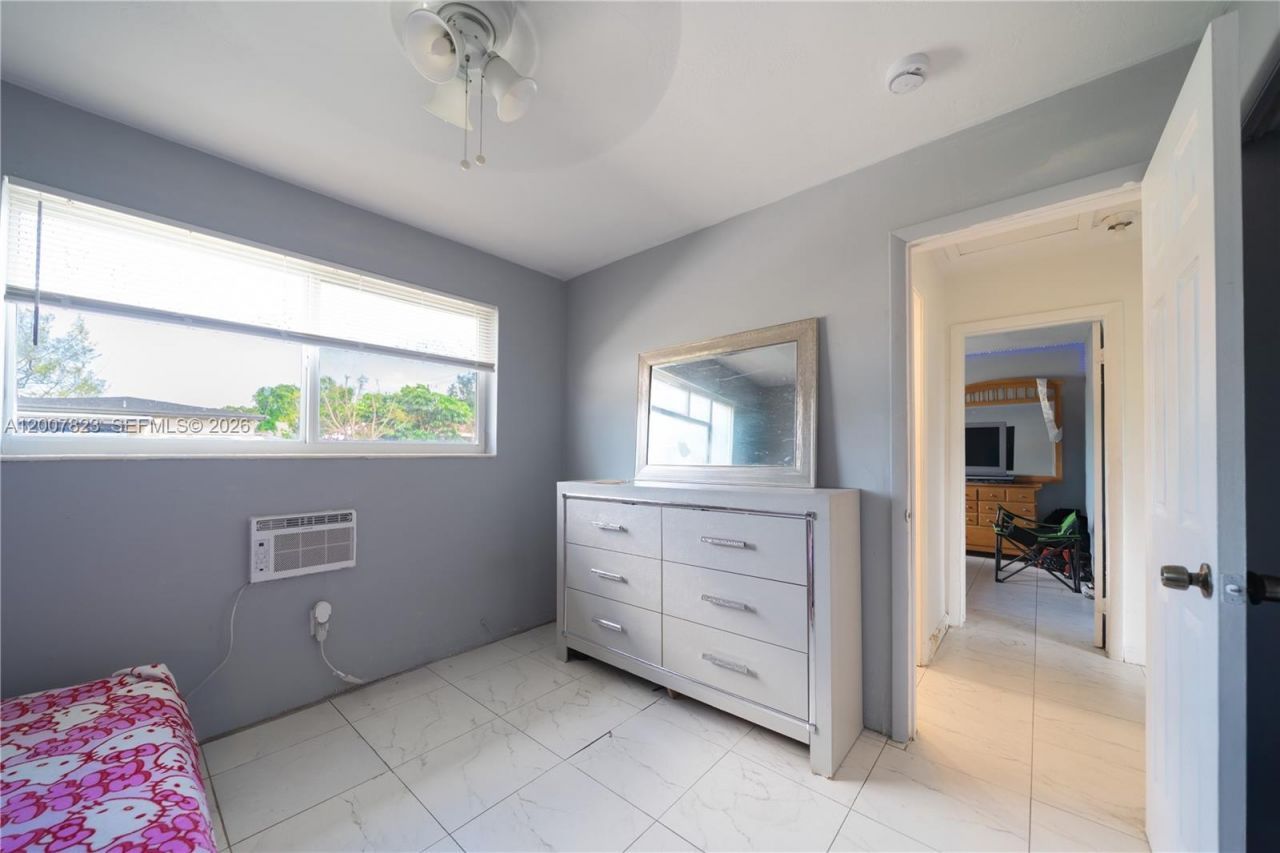 2406 NW 67th St, Miami, FL 33147 Photo