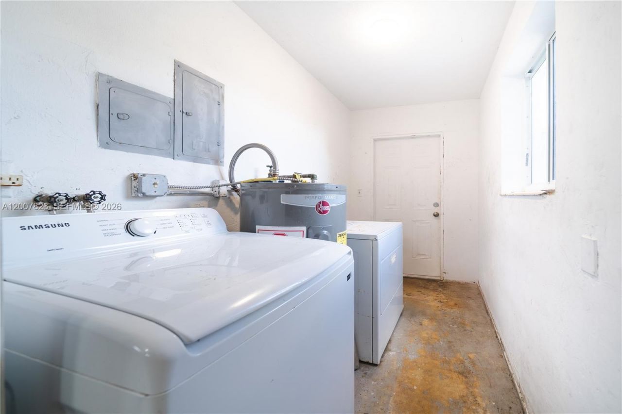 2406 NW 67th St, Miami, FL 33147 Photo