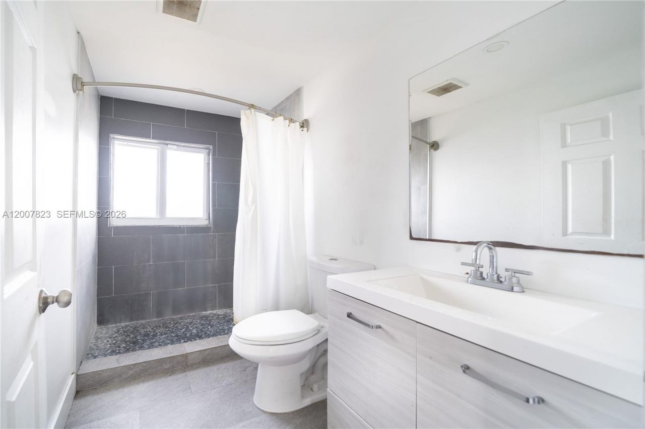 2406 NW 67th St, Miami, FL 33147 Photo