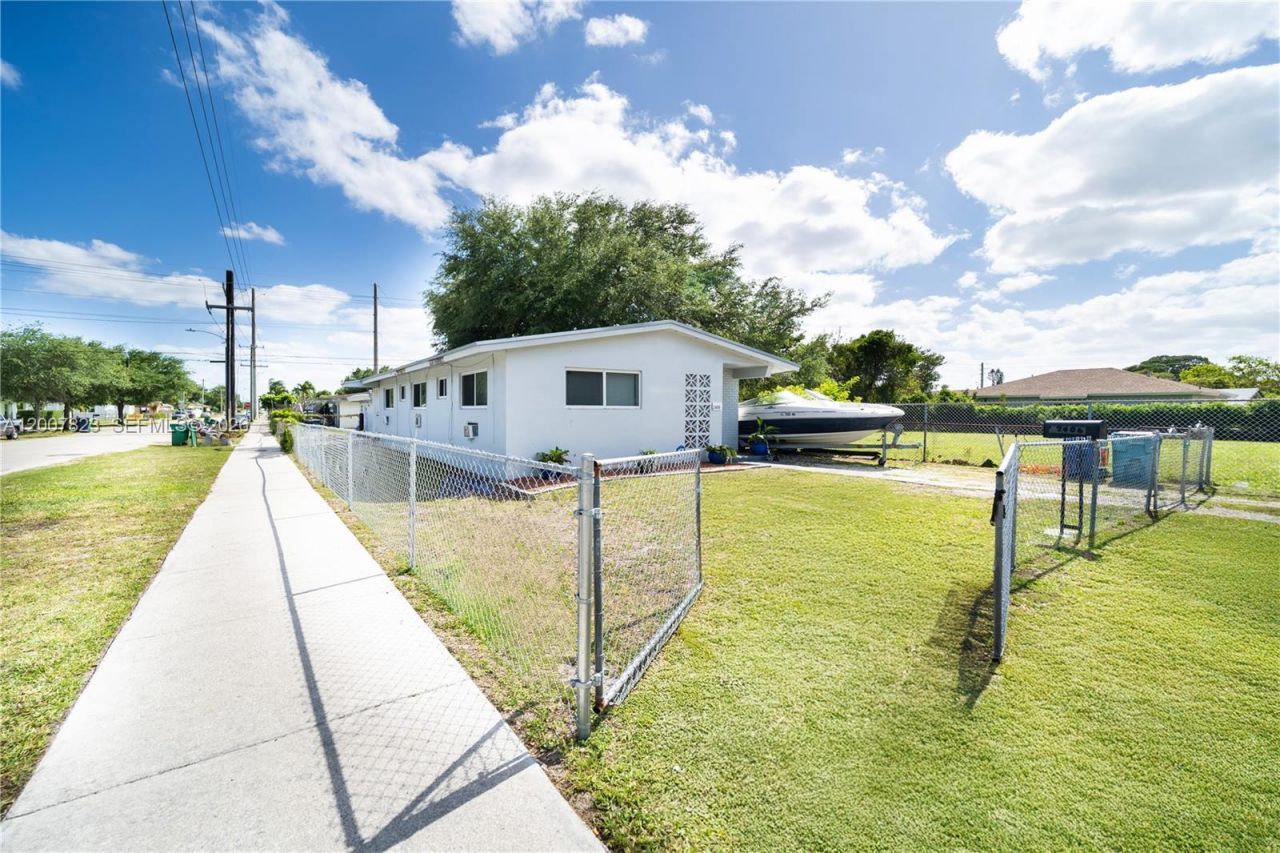 2406 NW 67th St, Miami, FL 33147 Photo