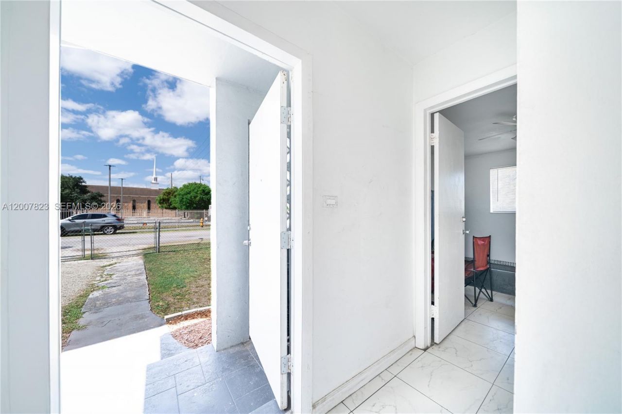 2406 NW 67th St, Miami, FL 33147 Photo