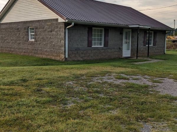 1102 Highway 79 , Dover, TN 37058