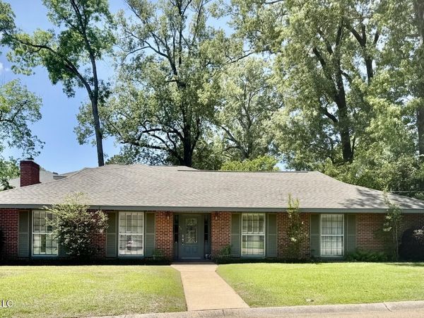 35 Oakhurst Drive, Natchez, MS 39120