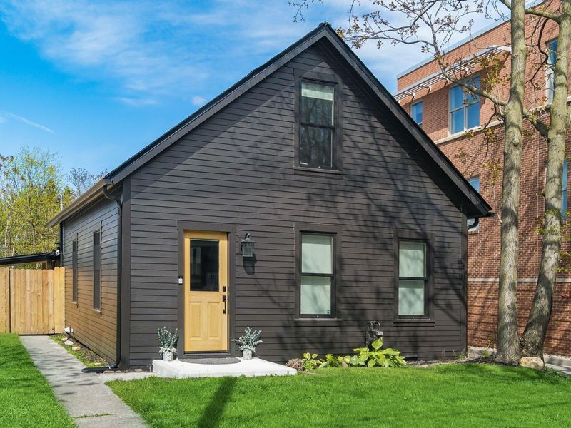 Columbus, OH 43215 Photo 2