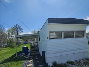 43 Rainbow Park , Ransomville, NY 14131
