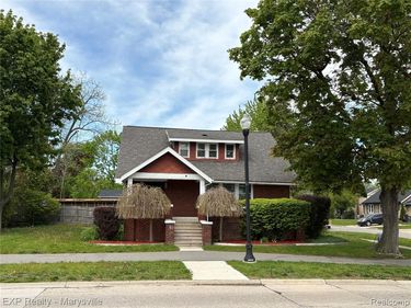 504 CLINTON Avenue, St. Clair, MI 48079