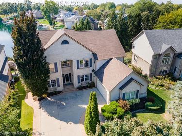 542 Bay Pointe Drive, Oxford Vlg, MI 48371