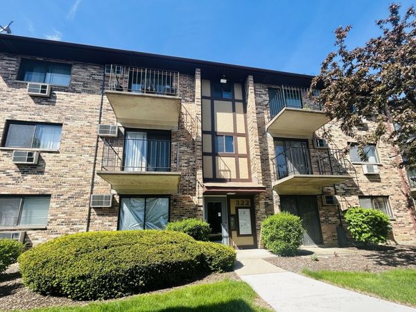 322 Klein Creek Court , Unit E, Carol Stream, IL 60188