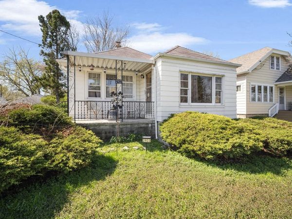 2923 W College AVENUE, Milwaukee, WI 53221