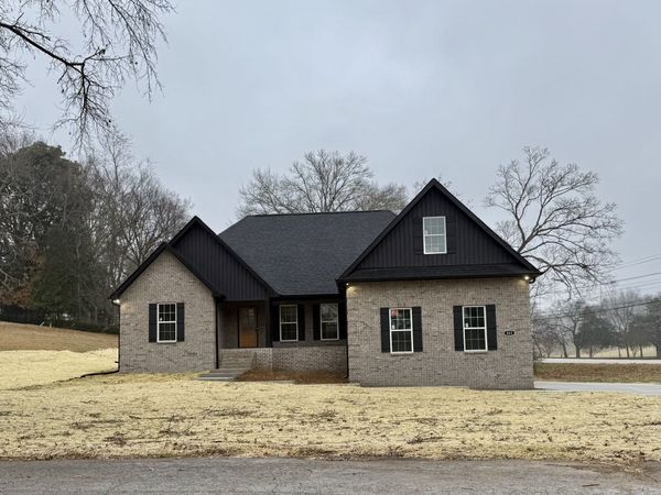 803 Manor Dr , Fayetteville, TN 37334