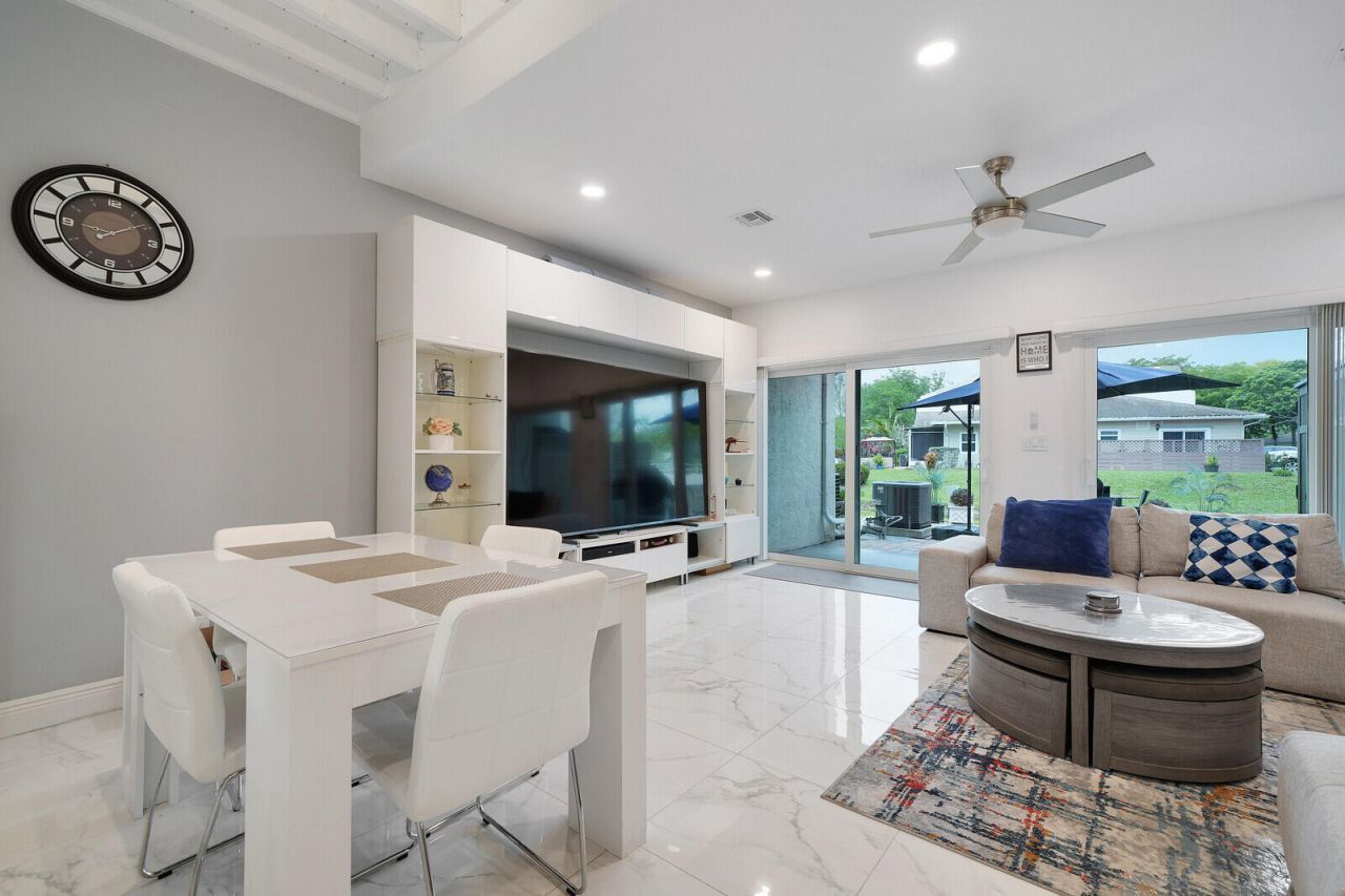 4807 S Hemingway Circle, Margate, FL 33063 Photo