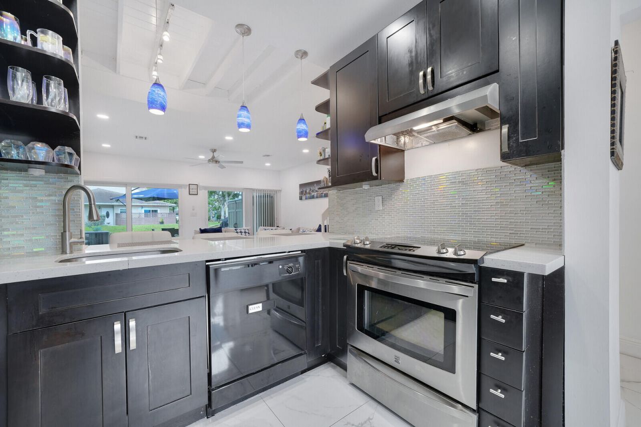 4807 S Hemingway Circle, Margate, FL 33063 Photo