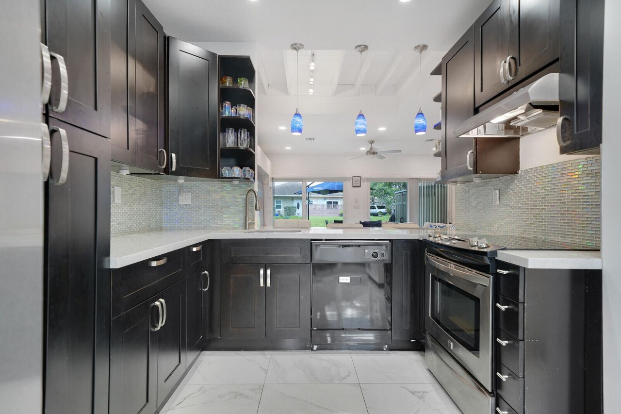 4807 S Hemingway Circle, Margate, FL 33063 Photo