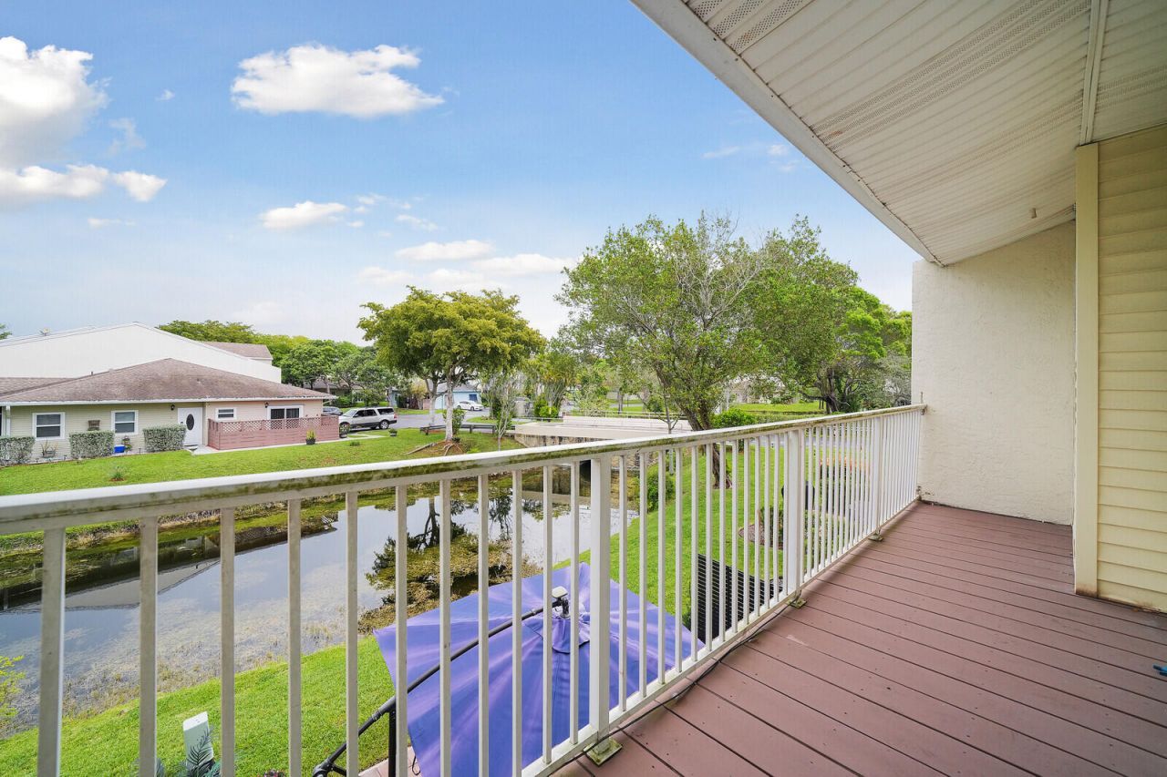 4807 S Hemingway Circle, Margate, FL 33063 Photo