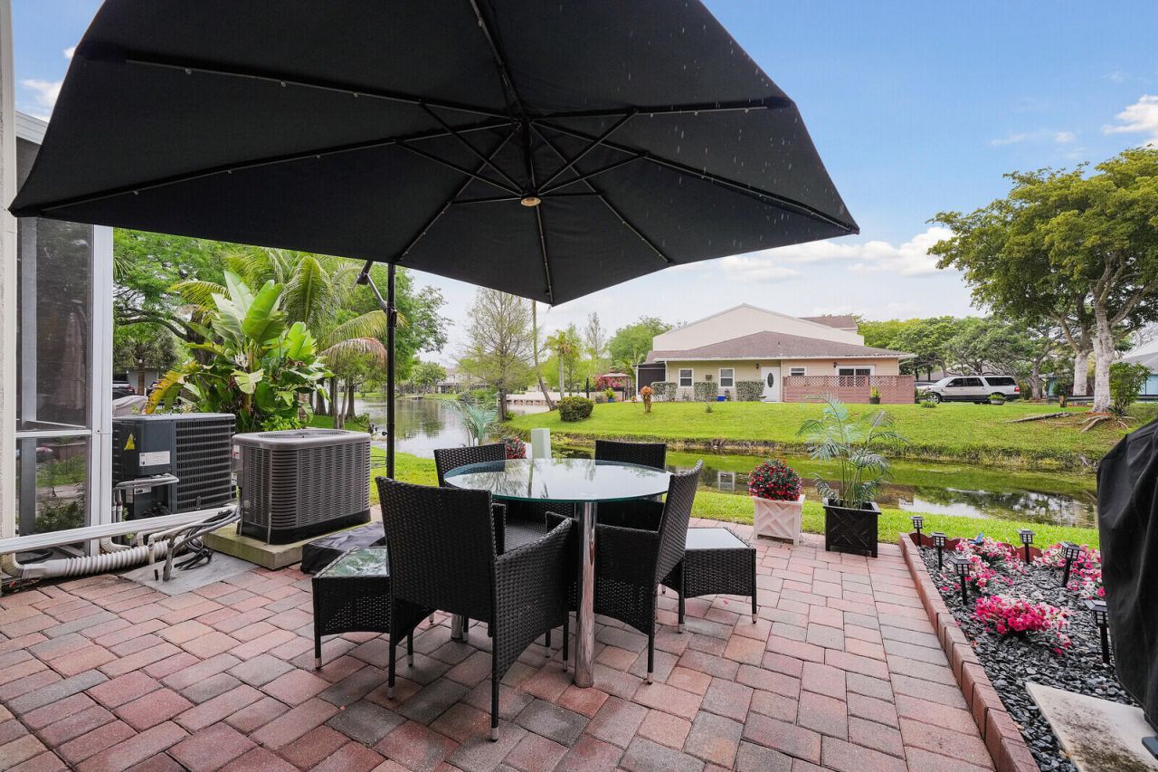 4807 S Hemingway Circle, Margate, FL 33063 Photo
