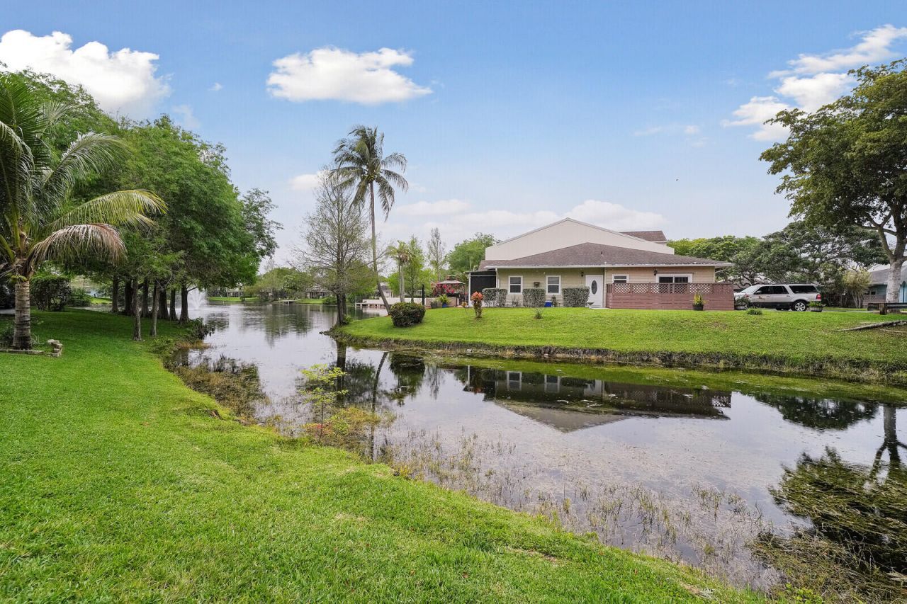 4807 S Hemingway Circle, Margate, FL 33063 Photo