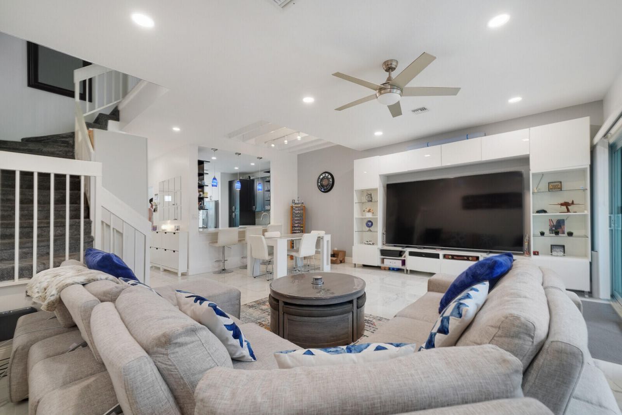 4807 S Hemingway Circle, Margate, FL 33063 Photo