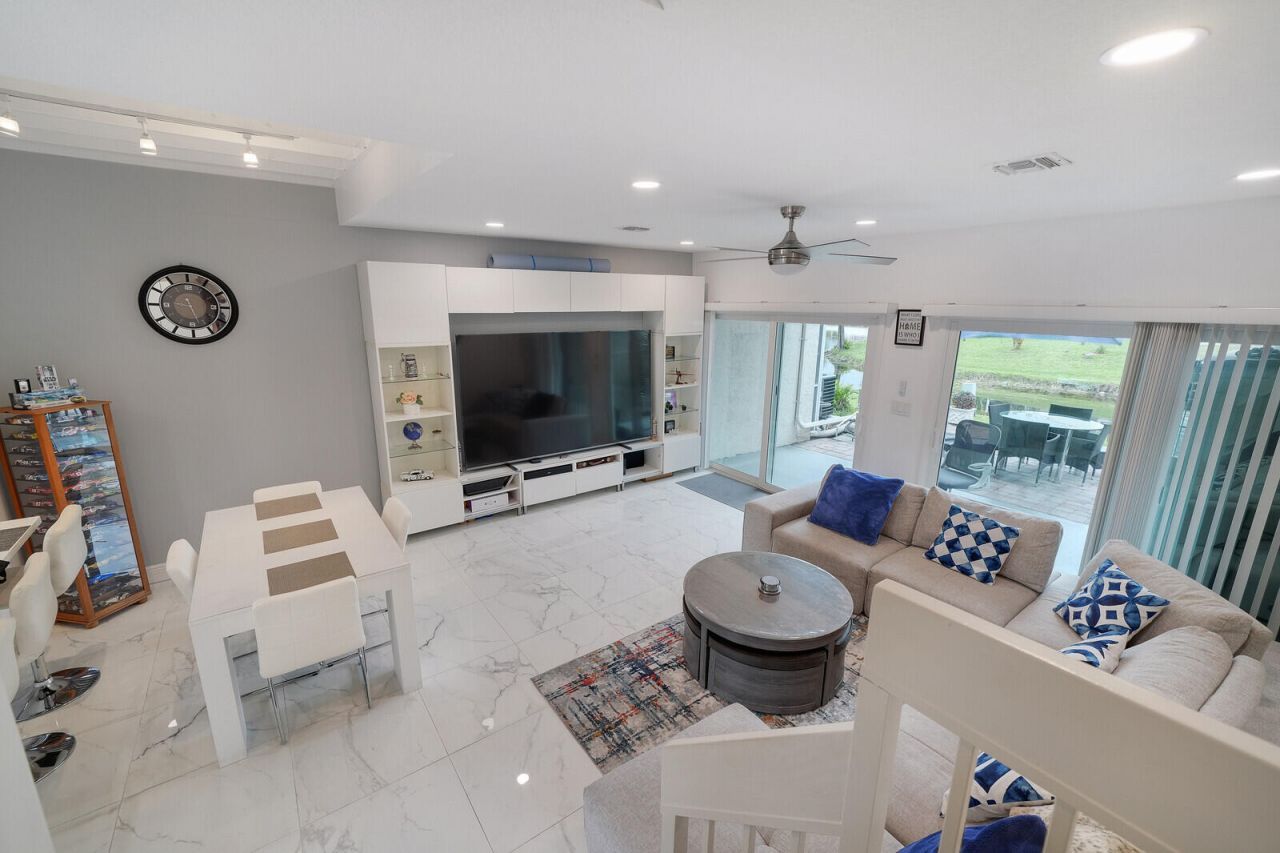 4807 S Hemingway Circle, Margate, FL 33063 Photo