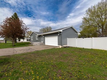 822 W Chandler Street, Arlington, MN 55307