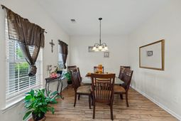 130 Mayfield Drive photo 4