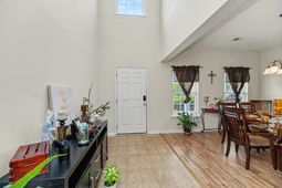130 Mayfield Drive photo 4