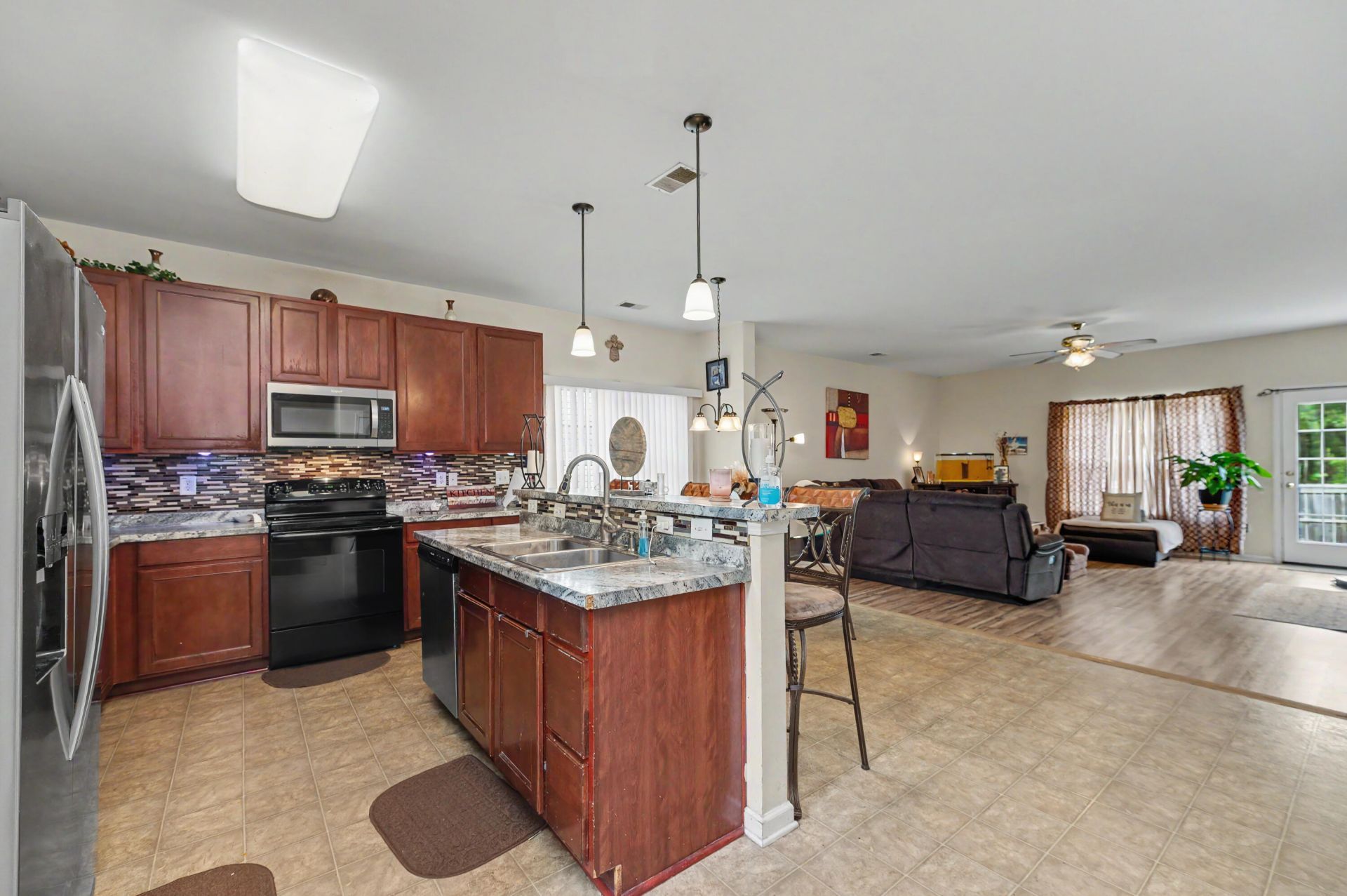 130 Mayfield Drive Photo 4