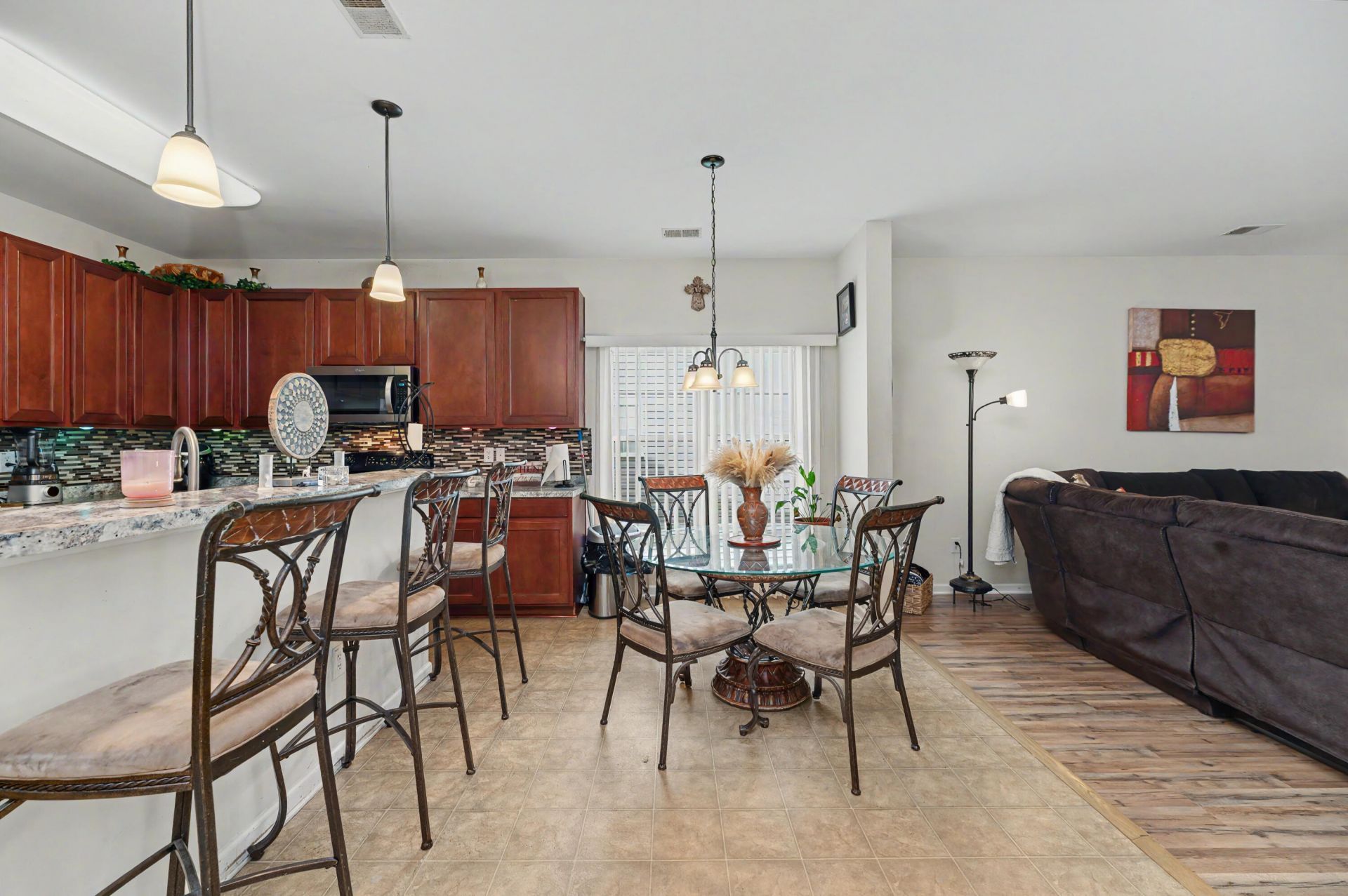 130 Mayfield Drive Photo 6