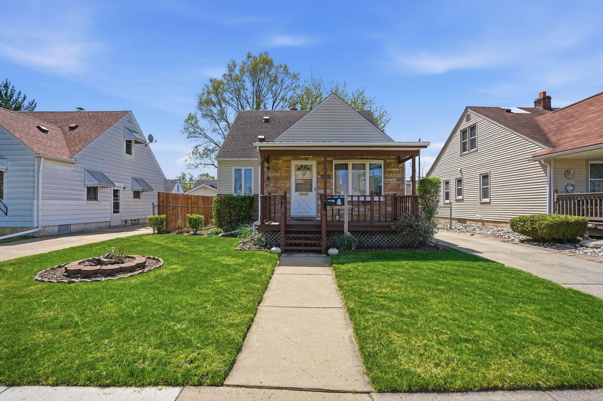 8292 Superior Street, Center Line, MI 48015 Main Photo