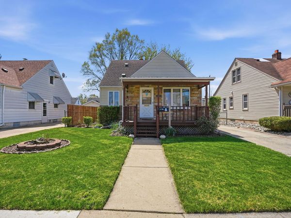 8292 Superior Street, Center Line, MI 48015