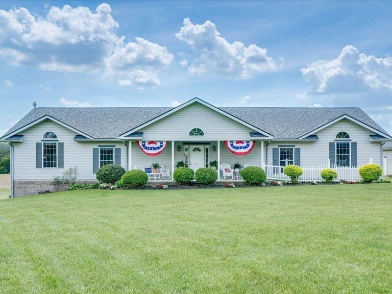 5325 Westfall Road SW, Lancaster, OH 43130 Photo 2