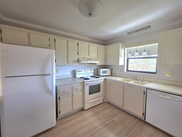 2101 W Woolbright Road, Unit J102, Boynton Beach, FL 33426