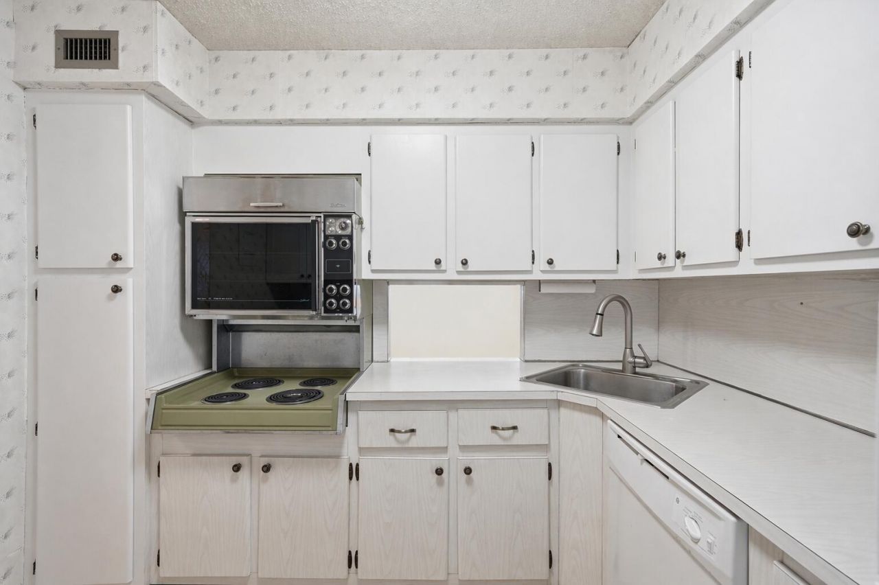 1400 S Ocean Drive, Unit 303, Hollywood, FL 33019 Photo