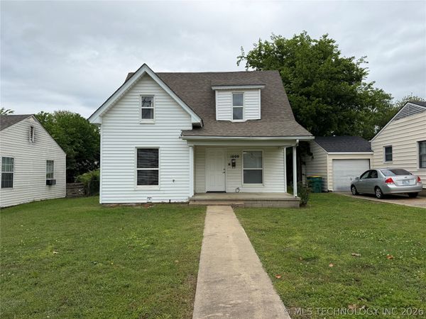 1009 E Thompson Avenue , Sapulpa, OK 74066