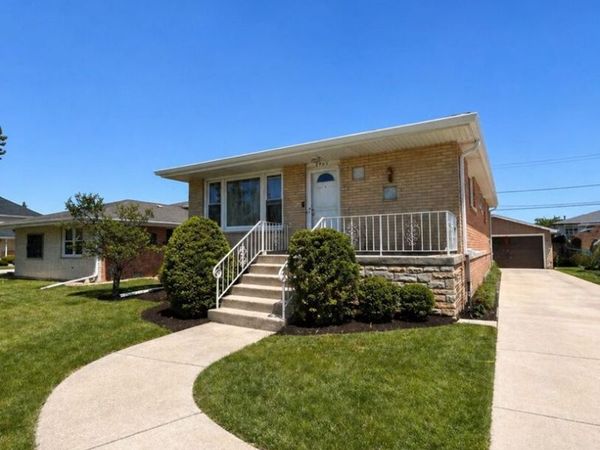 8405 Melvina Avenue , Burbank, IL 60459