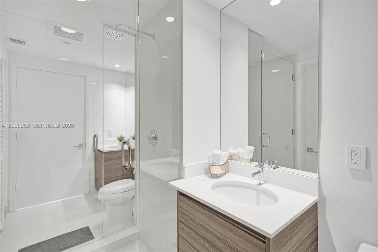 121 NE 34th St , Unit 2705, Miami, FL 33137 Photo