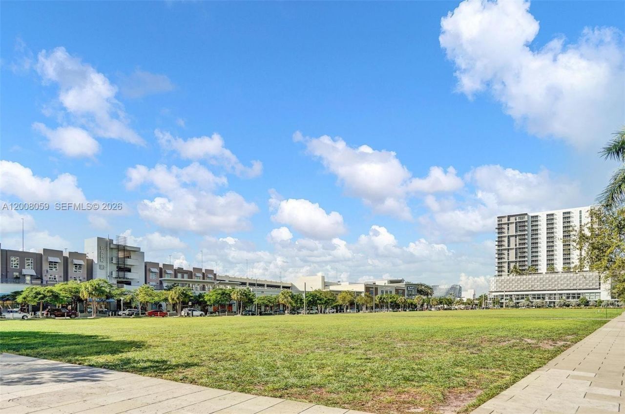 121 NE 34th St , Unit 2705, Miami, FL 33137 Photo