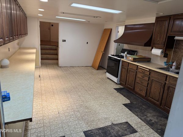 605 Custer Drive, Toledo, OH 43612