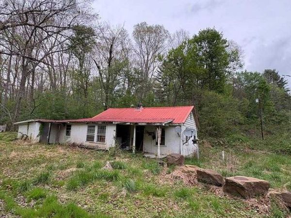 128 Triple C Rd, Princeton, WV 24739