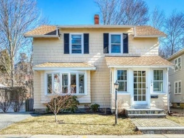 17 Russell Rd, Winchester, MA 01890