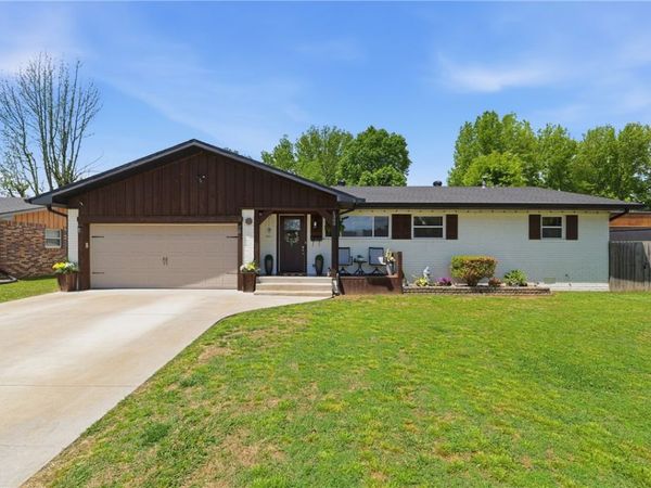 1300 Dyer Street , Springdale, AR 72762