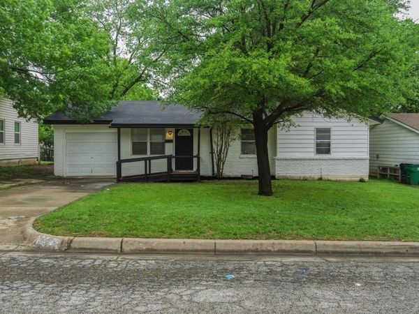 3937 Woodlane Avenue , Haltom City, TX 76117