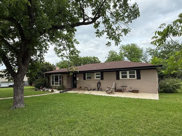 510 S Avenue O , Clifton, TX 76634