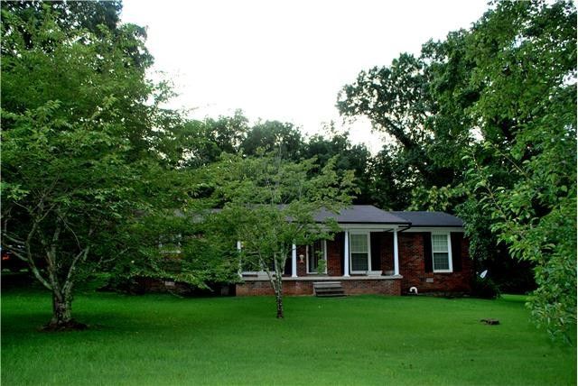 1106 Rainbow Cir , Westmoreland, TN 37186 Main Photo