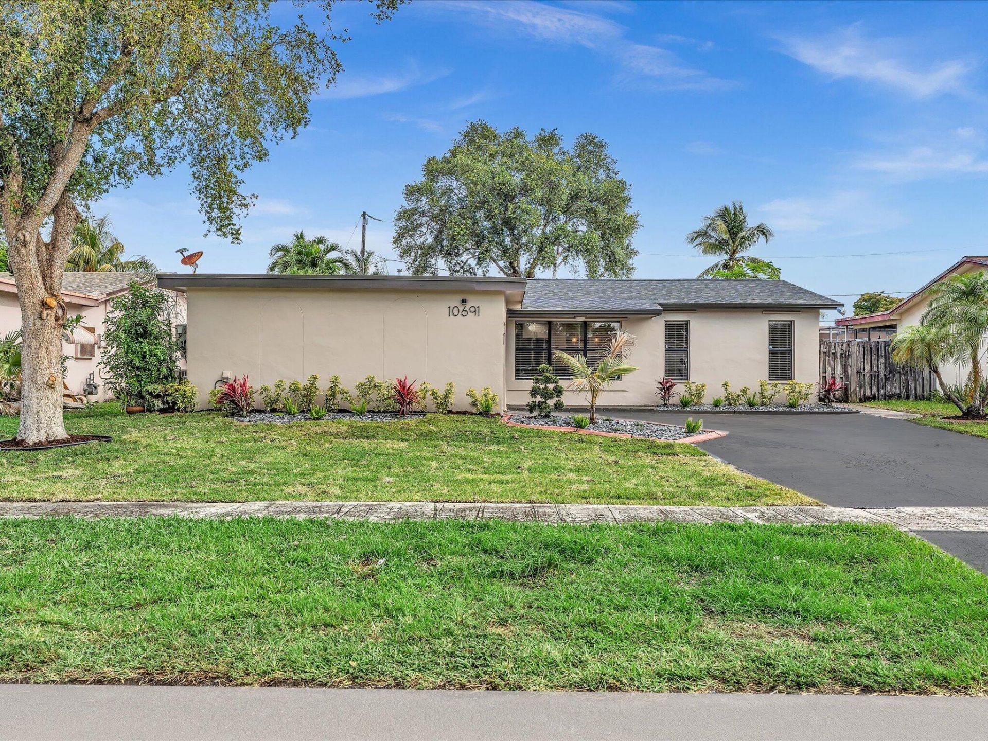 10691 NW 28th Street, Sunrise, FL 33322 Photo