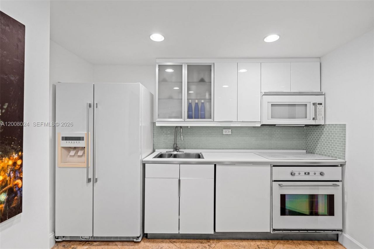 905 Brickell Bay Dr, Unit 1830, Miami, FL 33131 Photo