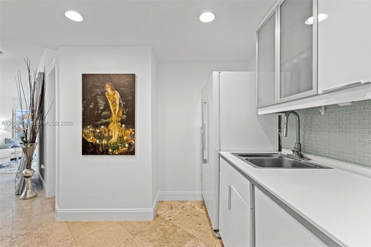 905 Brickell Bay Dr, Unit 1830, Miami, FL 33131 Photo