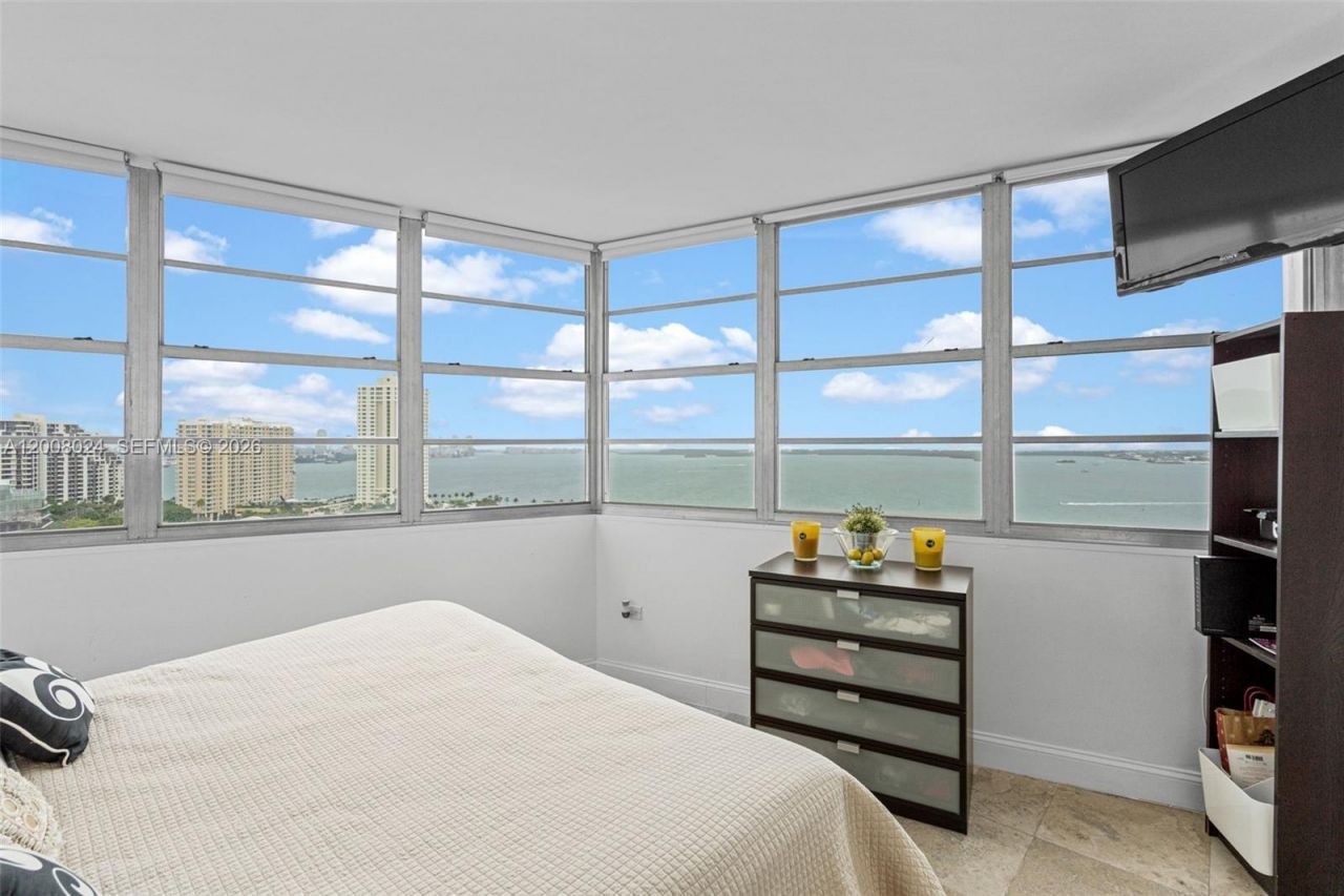 905 Brickell Bay Dr, Unit 1830, Miami, FL 33131 Photo