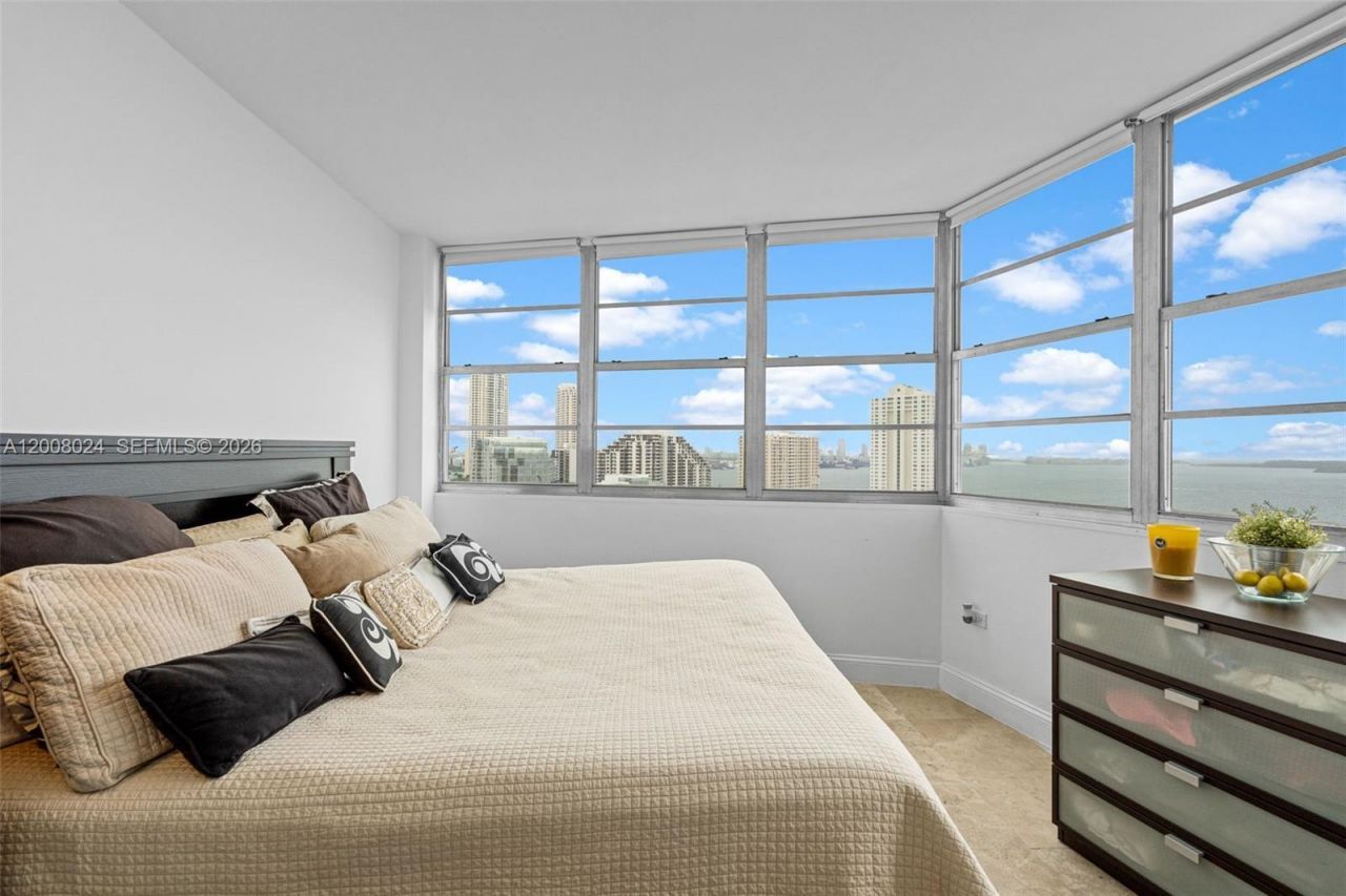 905 Brickell Bay Dr, Unit 1830, Miami, FL 33131 Photo